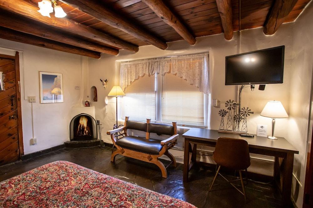 Pueblo Bonito Inn
